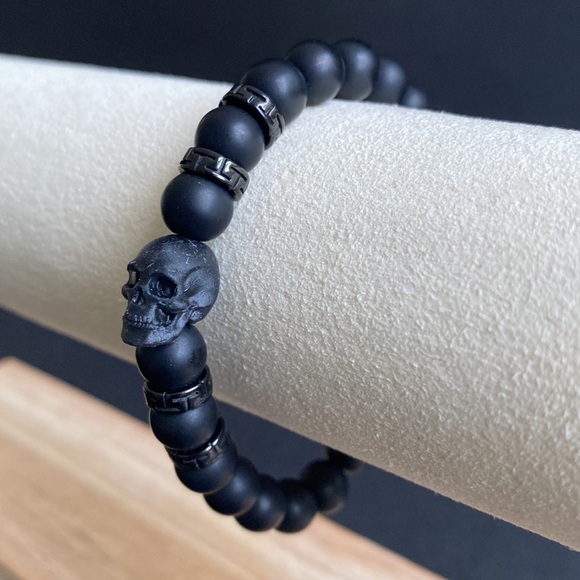 Matte Onyx Skull Bead Bracelet with Double Maze Beads - Picture 4 of 4